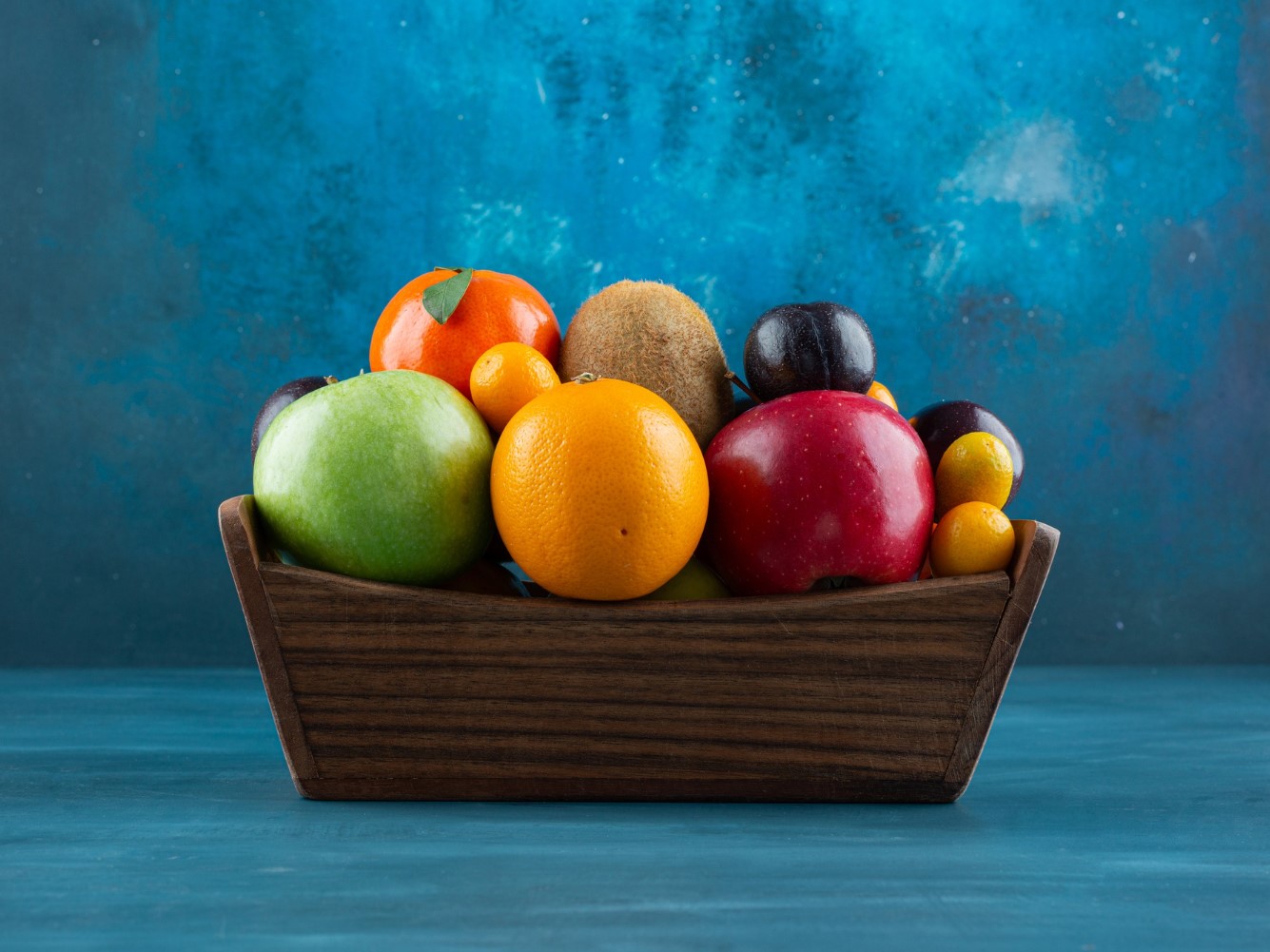 Fruit Baskets as Decorative Elements in the Kitchen and Dining Room