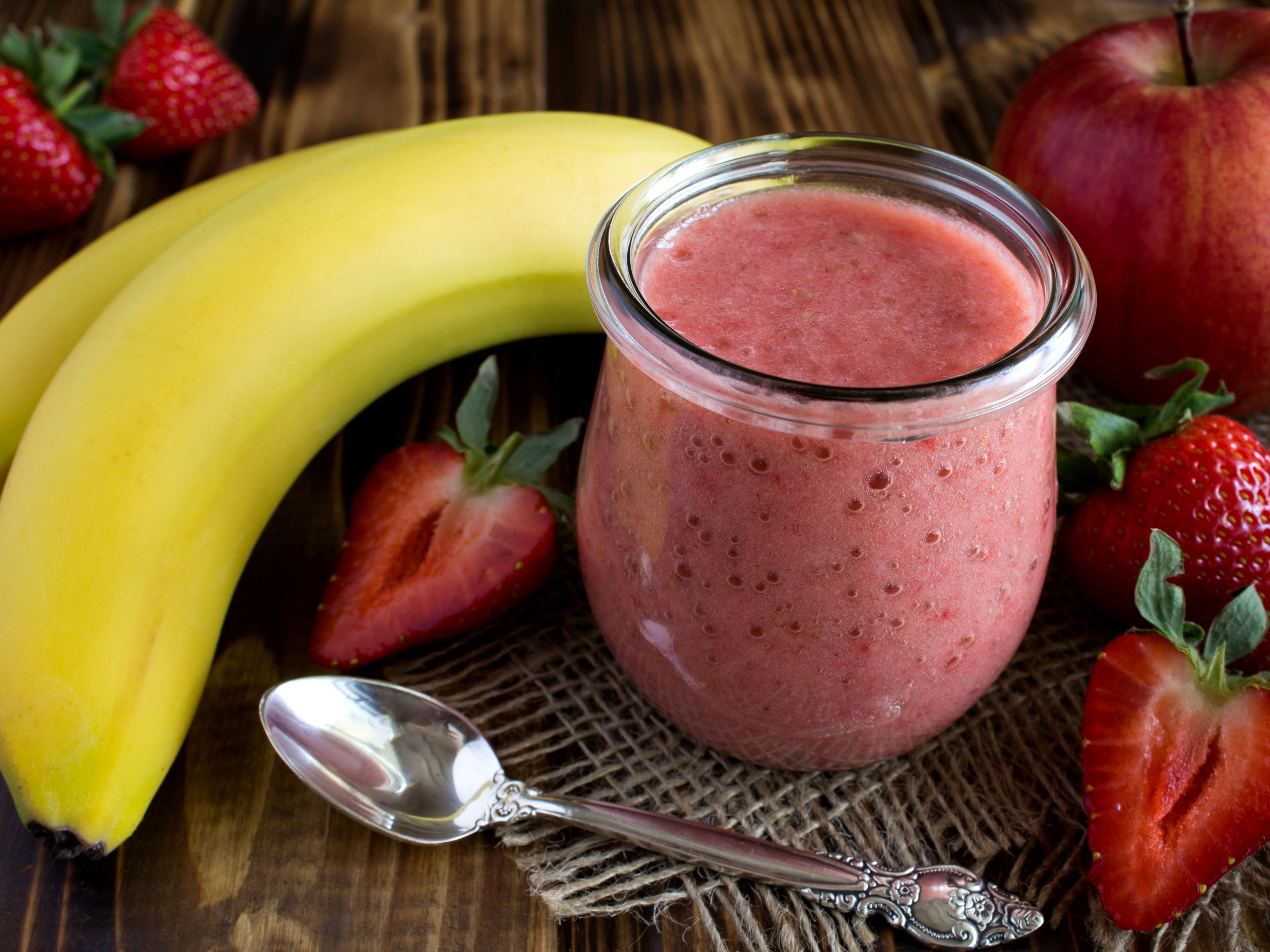 Orzeźwiający Koktajl Truskawkowo-Bananowy – Smak Lata w Każdej Szklance