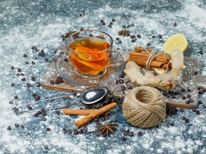 Zimowe Herbaty i Napary – Domowe Receptury na Przeziębienie i Poprawę Nastroju